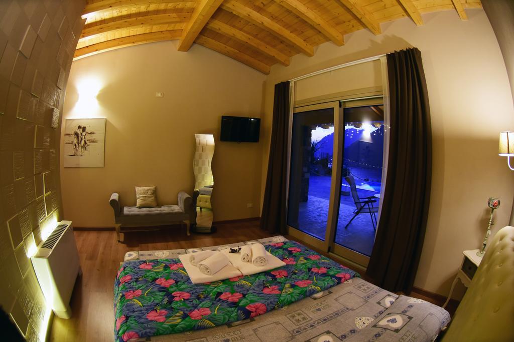 Agriturismo Le Fontane Sale Marasino Room photo